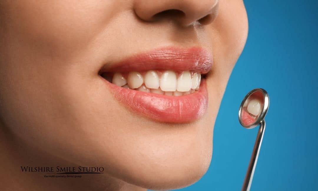 close up smile with mirror tool close up smile with mirror tool